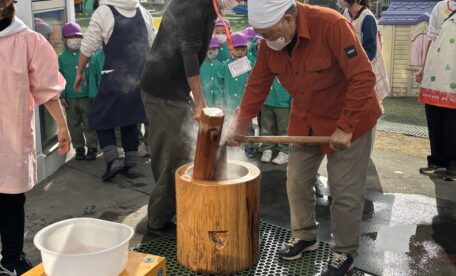 お餅つき